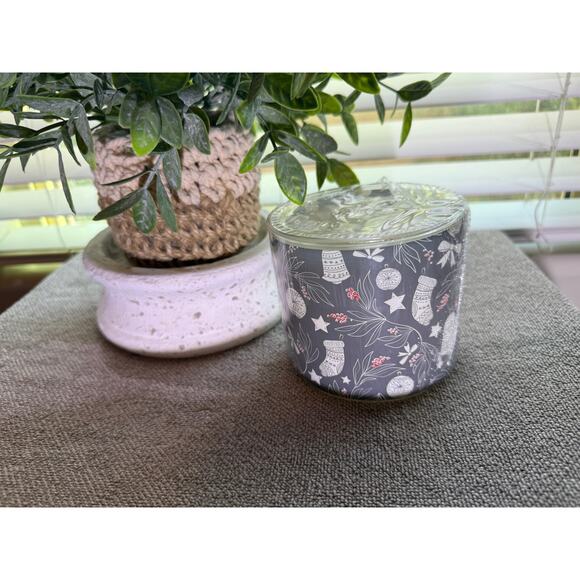 Gold Canyon Candles Med 16oz Merry Cherry Cobbler Scented Candle  Hard to Find - Picture 1 of 2